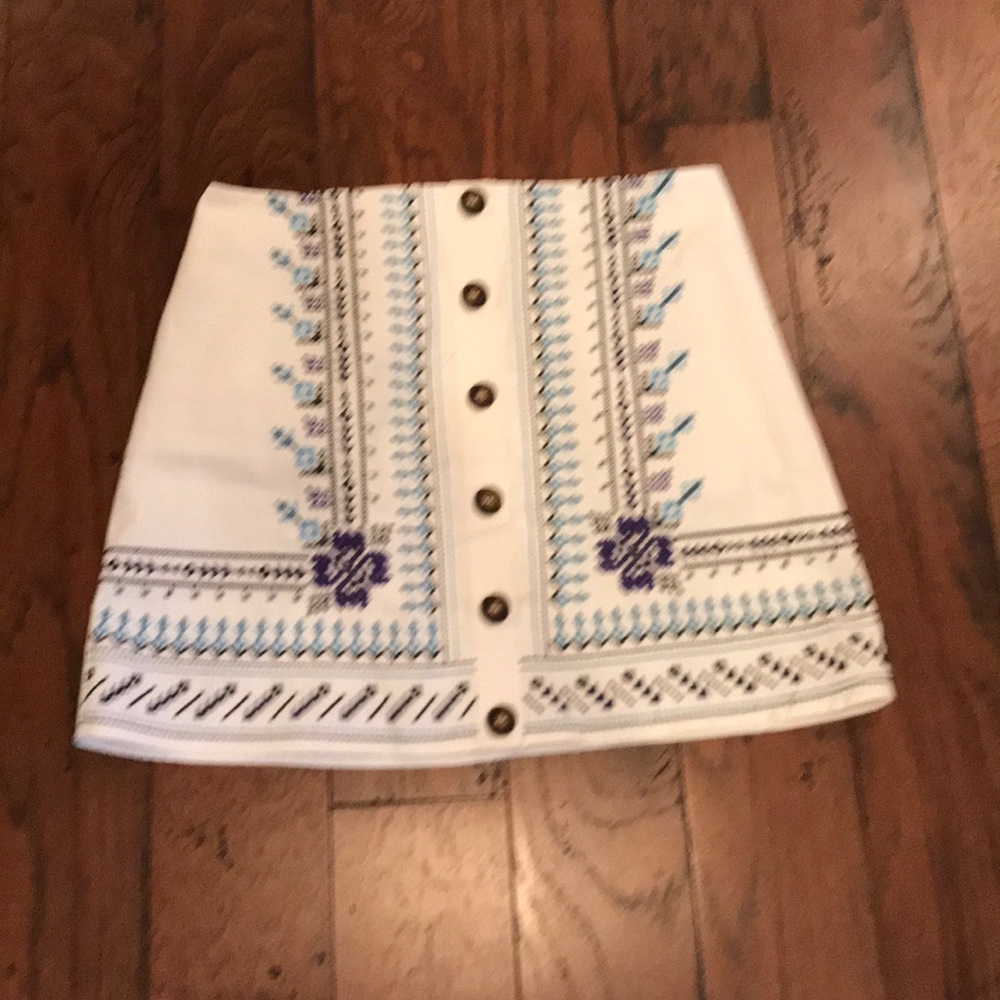 Cute vintage skirt with embroidery